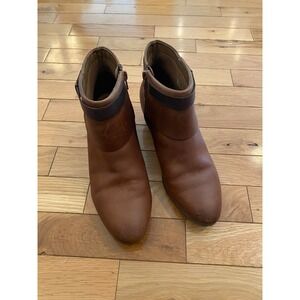 Clarks Leather Ankle Boots Size 7.5 Cushion Soft Block Heel Booties Tan Brown